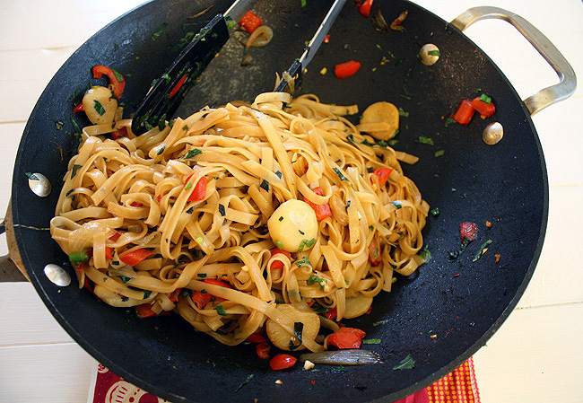 Spicy Basil Noodles « Eat Your Vegetable