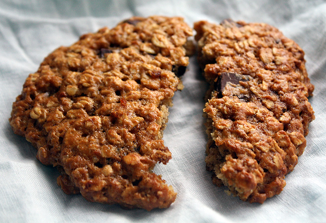 vegan banana oatmeal chocolate chip cookies