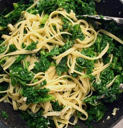 pasta with kale, garlic, and lemon